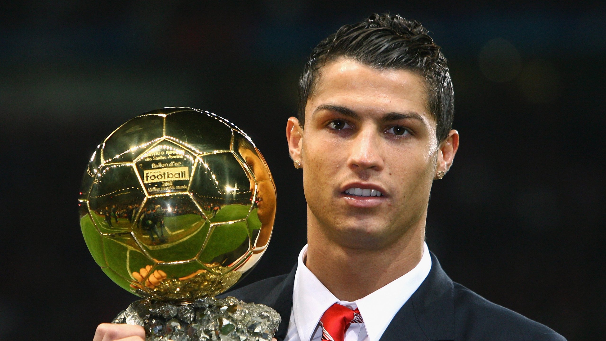 世界杯后：退役国脚开办战术播客 节目播放量一度冲上体育类榜首